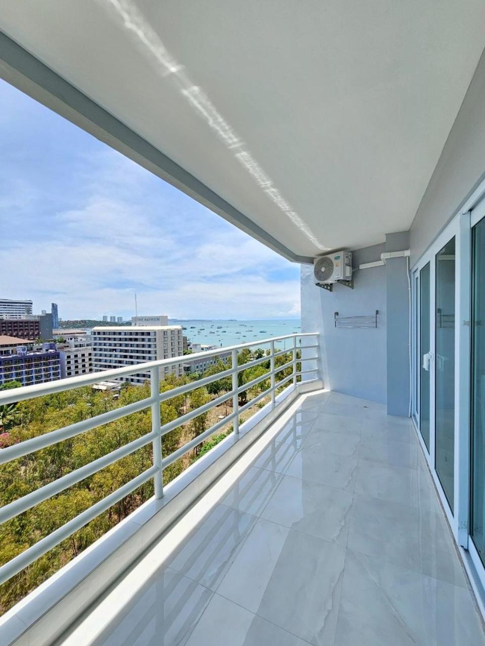 Blue Ocean Suite Pattaya Exterior foto